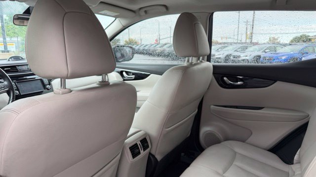 Used 2018 Nissan Rogue Sport SL w/ SL Premium Package FWD image 8
