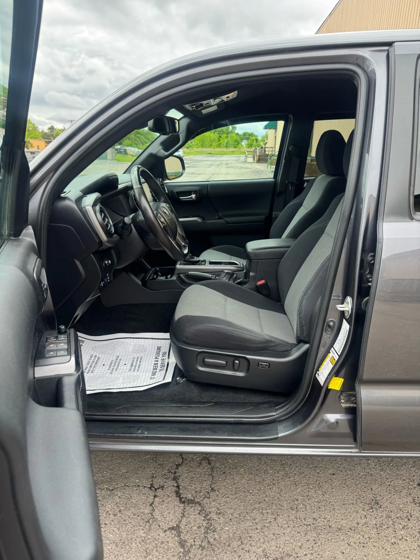 Used 2021 Toyota Tacoma TRD Off-Road image 15