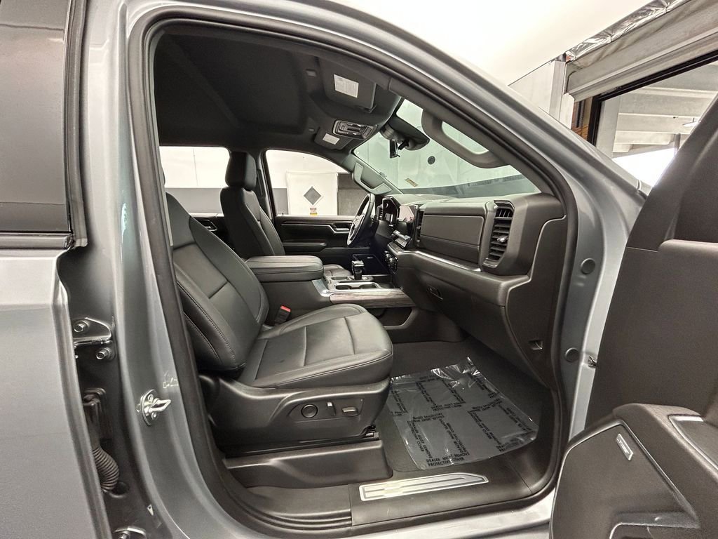 Used 2025 Chevrolet Silverado 1500 LTZ w/ Technology Package RWD image 61