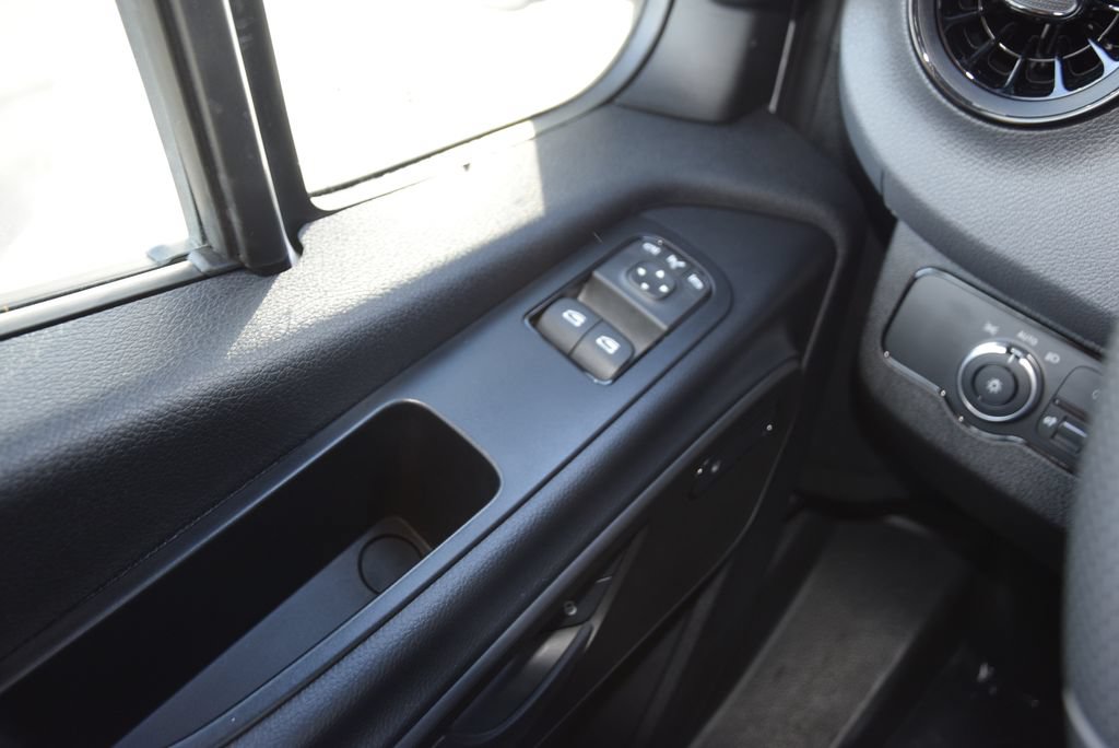 Used 2025 Mercedes-Benz Sprinter 2500 image 19