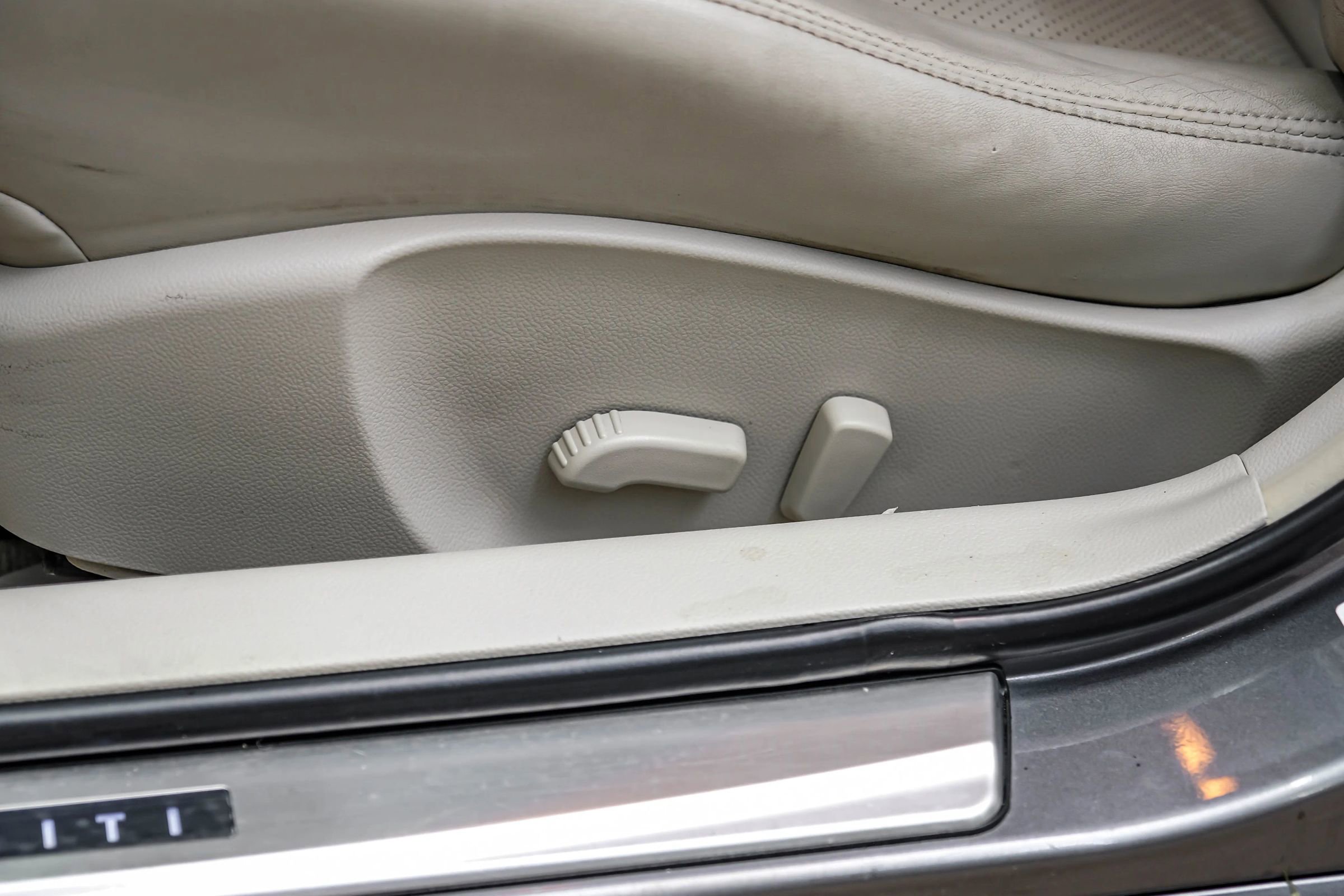 Used 2015 INFINITI Q40 image 45