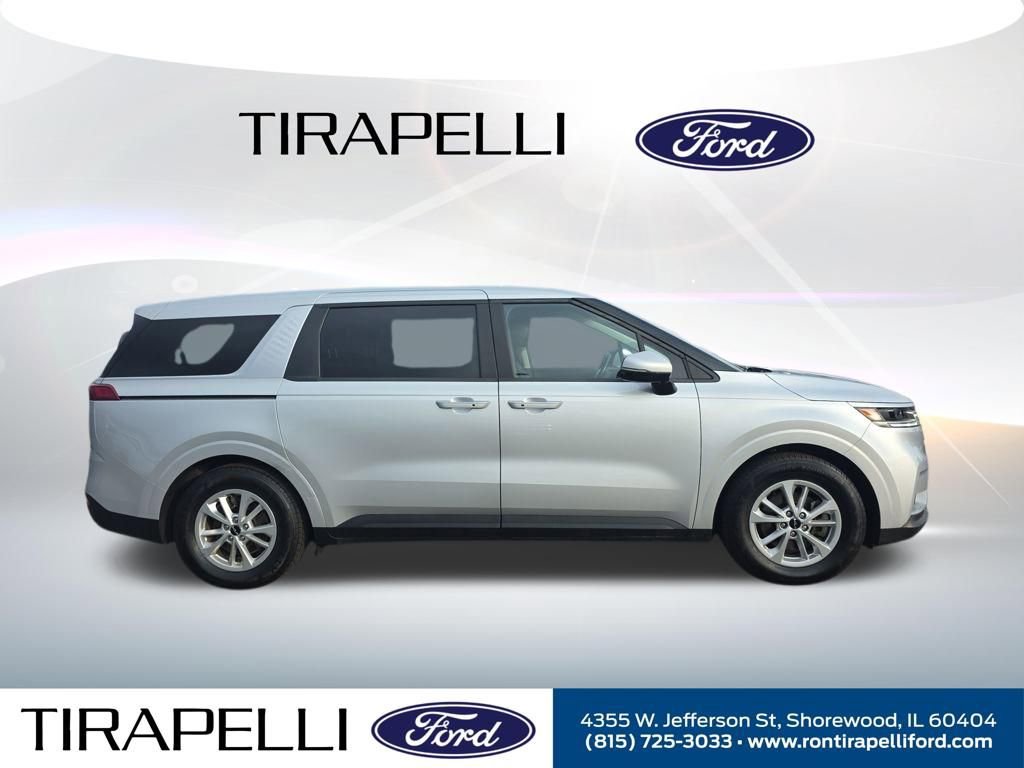 Used 2023 Kia Carnival LX image 7