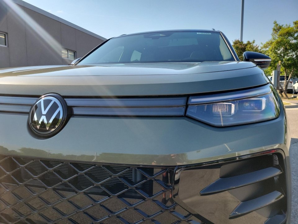 New 2026 Volkswagen Tiguan SE R-Line FWD image 26