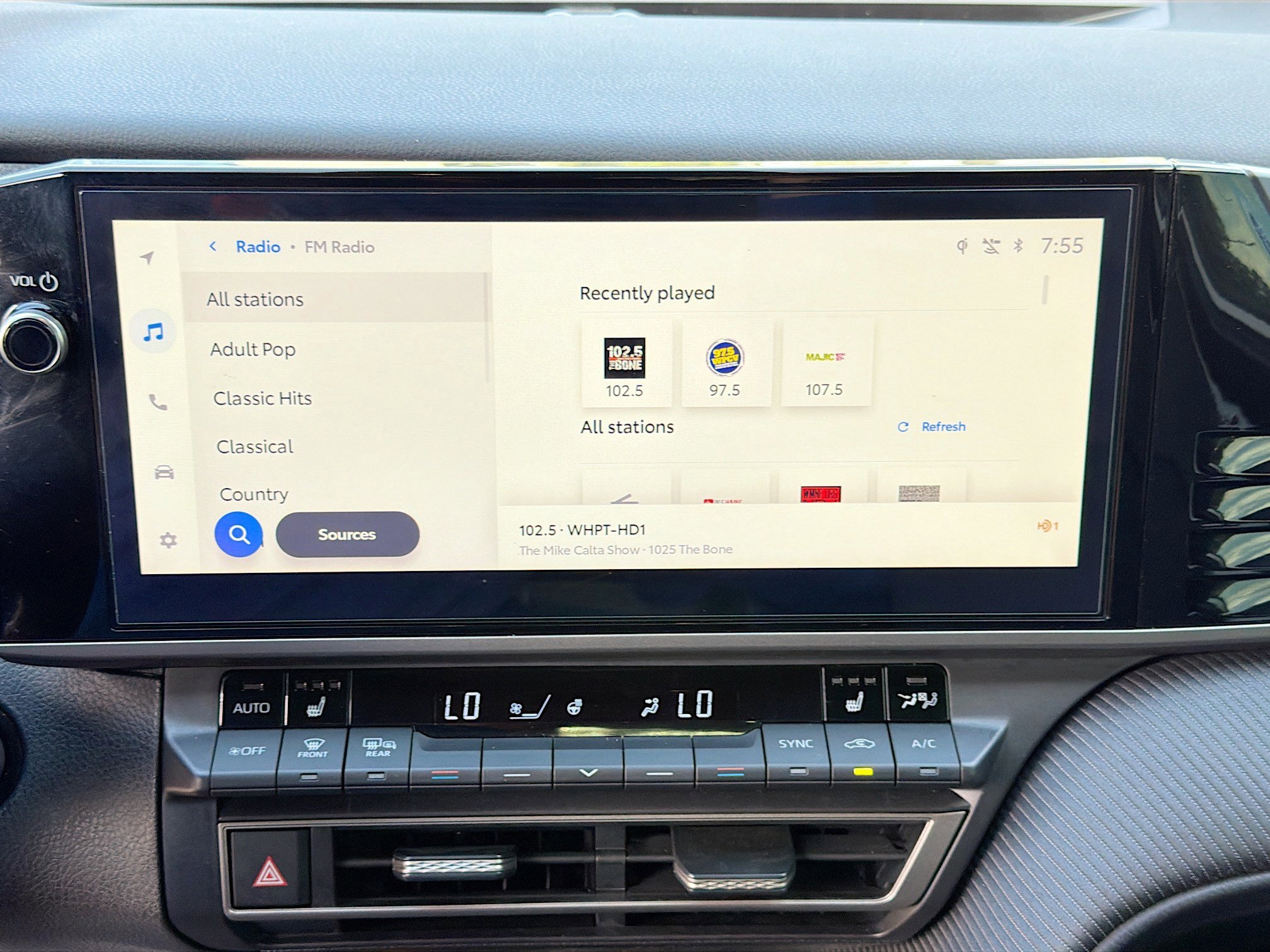 Used 2025 Toyota Camry SE w/ Multimedia Upgrade Package image 30