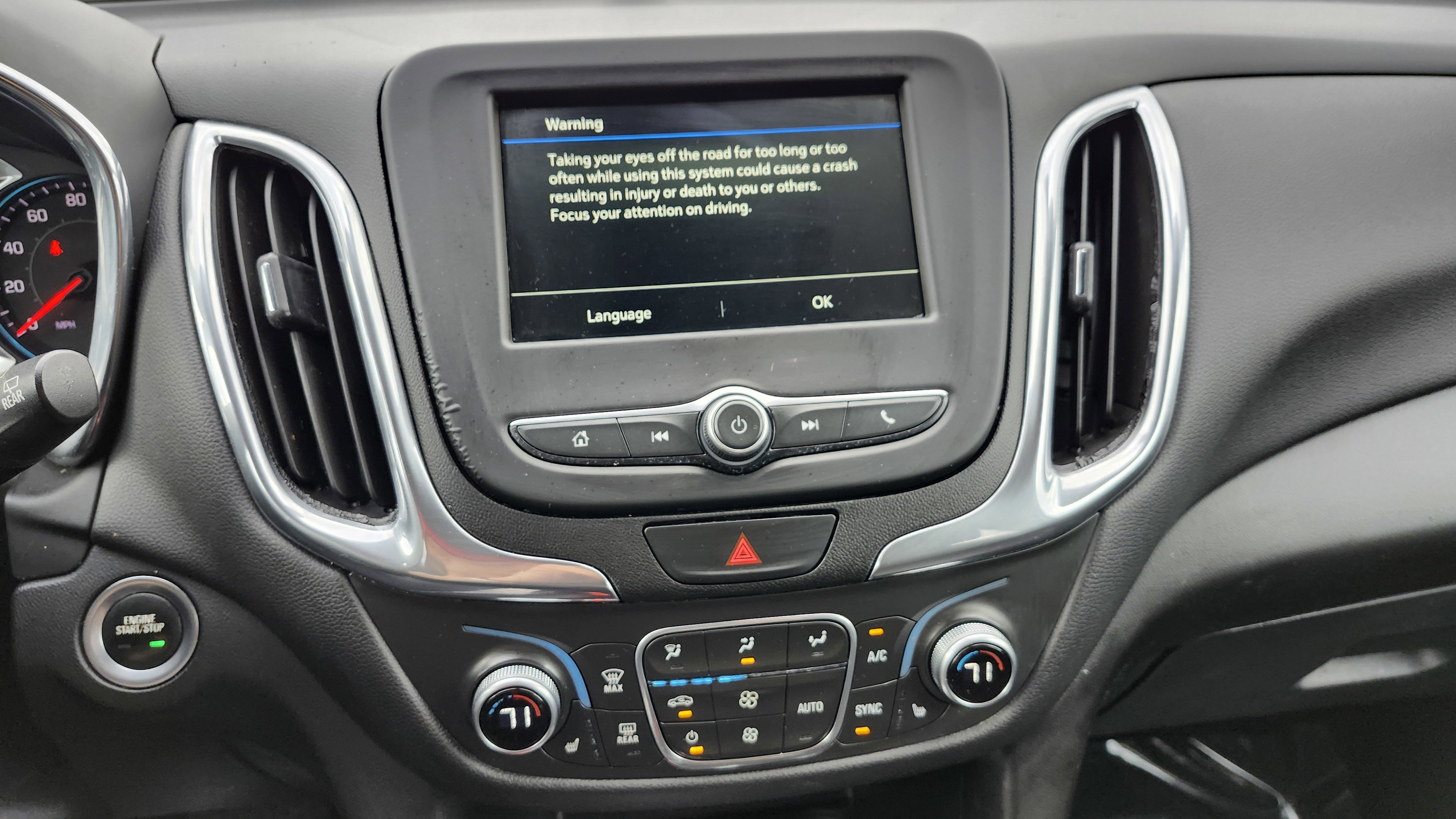 Used 2019 Chevrolet Equinox LT w/ Driver Convenience Package image 24