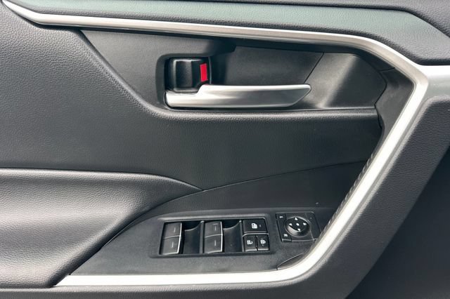 Used 2022 Toyota RAV4 XLE w/ Convenience Package FWD image 14