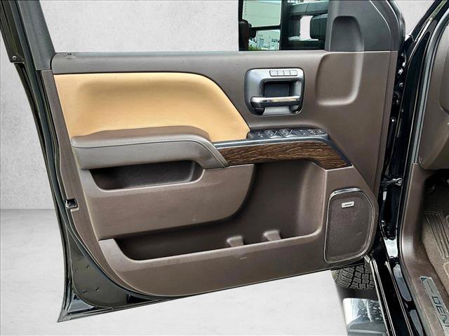 Used 2019 GMC Sierra 2500 Denali w/ Duramax Plus Package AWD/4WD image 17