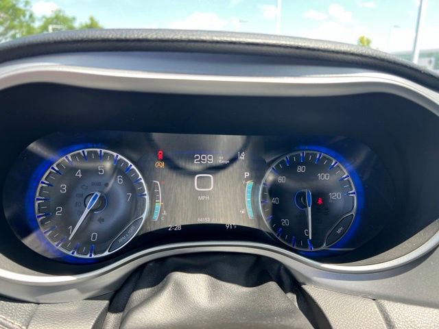 Used 2021 Chrysler Pacifica Touring-L w/ Premium & Safety Sphere Group AWD/4WD image 11