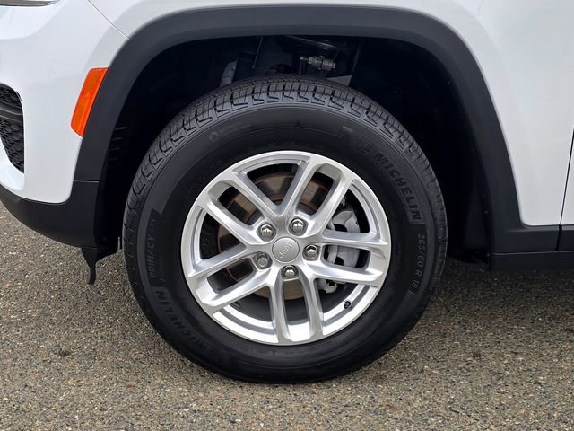 Certified 2025 Jeep Grand Cherokee Laredo X image 32
