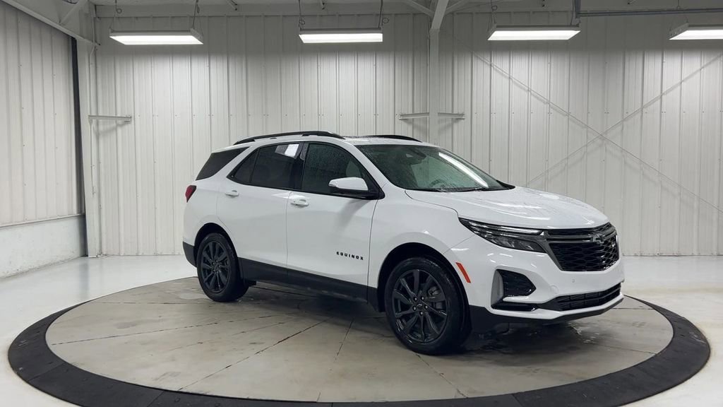 Used 2022 Chevrolet Equinox RS w/ RS Leather Package image 2