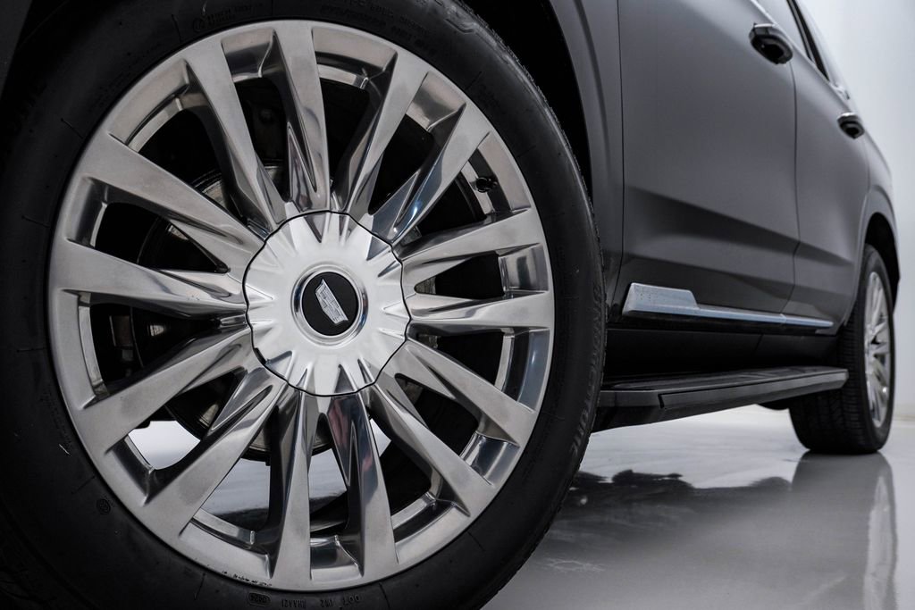 Used 2024 Cadillac Escalade Premium Luxury w/ Performance Package AWD/4WD image 5