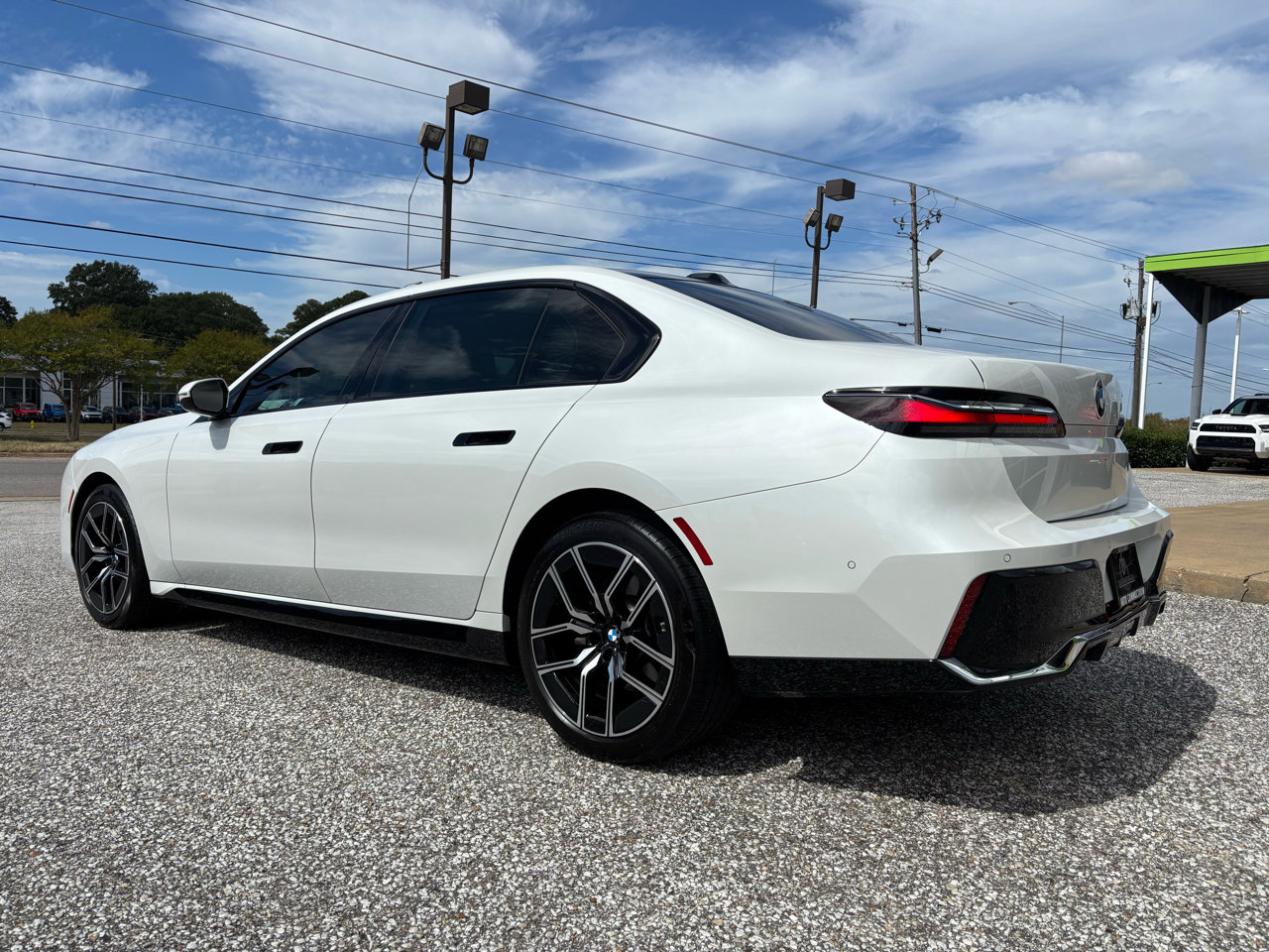 Used 2023 BMW 740i image 5
