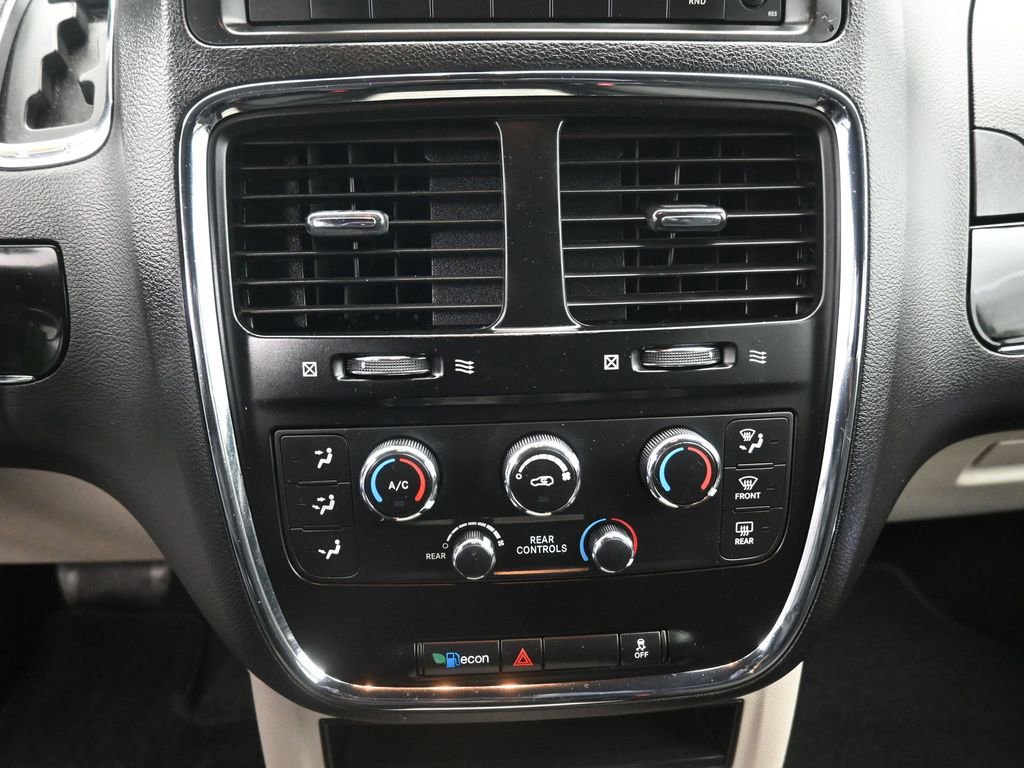 Used 2016 Dodge Grand Caravan SE image 15