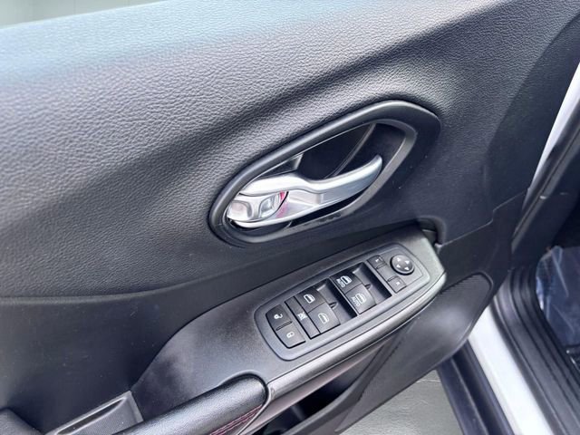 Used 2020 Jeep Cherokee Trailhawk w/ Cold Weather Group image 13
