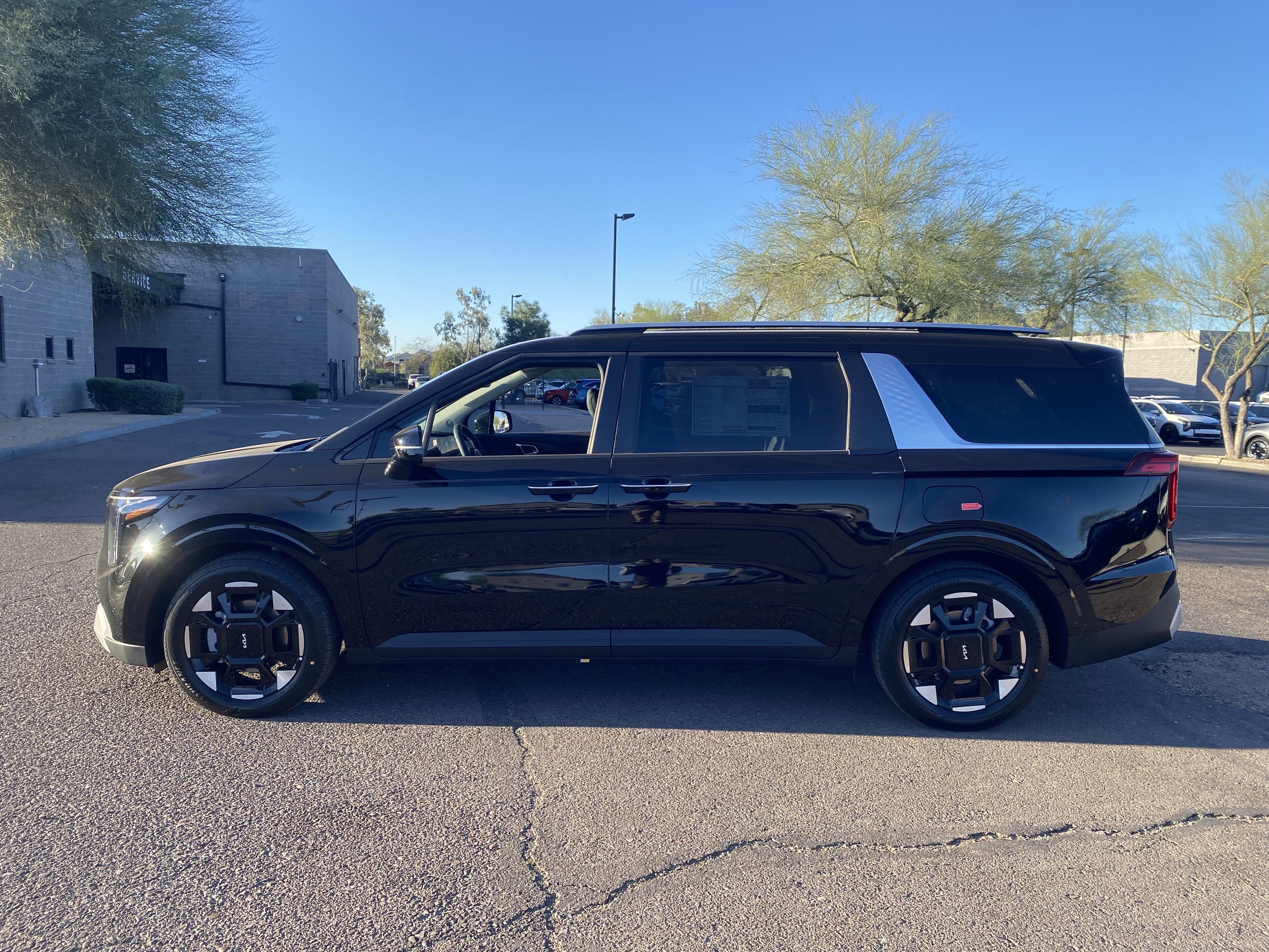 New 2026 Kia Carnival EX FWD image 5