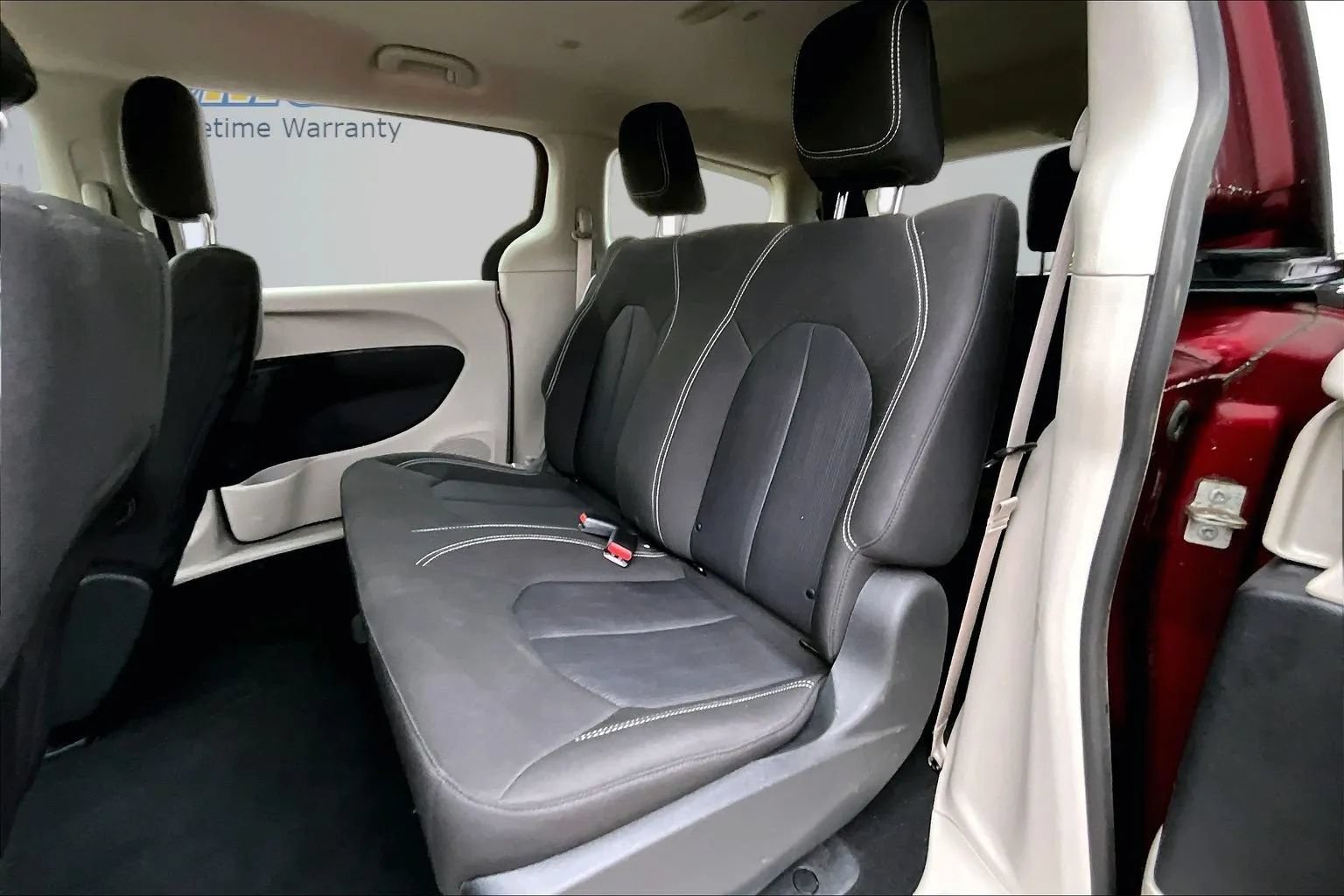 Used 2021 Chrysler Voyager L FWD image 21