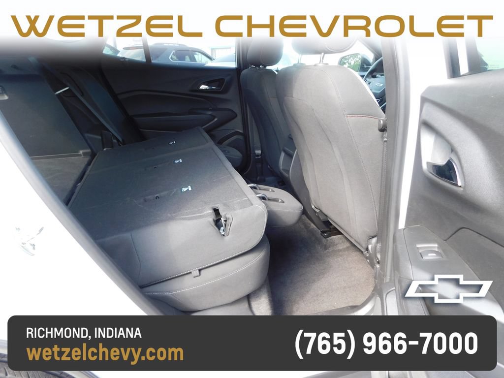 Used 2024 Chevrolet Trax RS FWD image 23