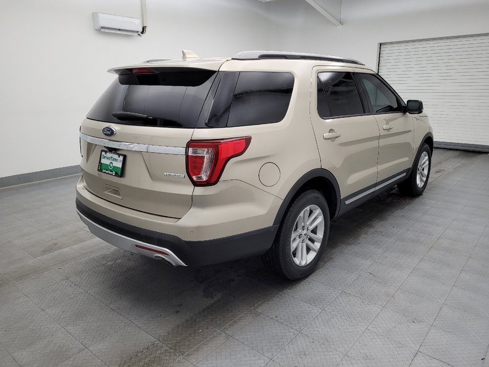 Used 2017 Ford Explorer XLT w/ Equipment Group 202A image 9