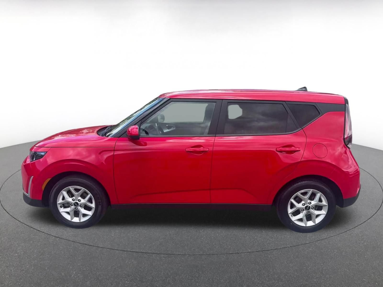 Used 2025 Kia Soul LX w/ LX Technology Package FWD image 8