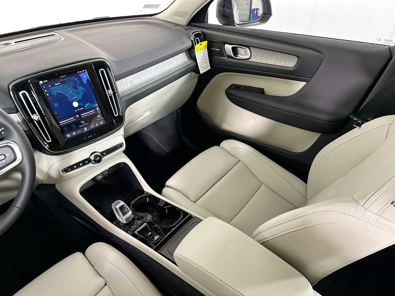 New 2026 Volvo XC40 B5 Ultra w/ Climate Package image 21