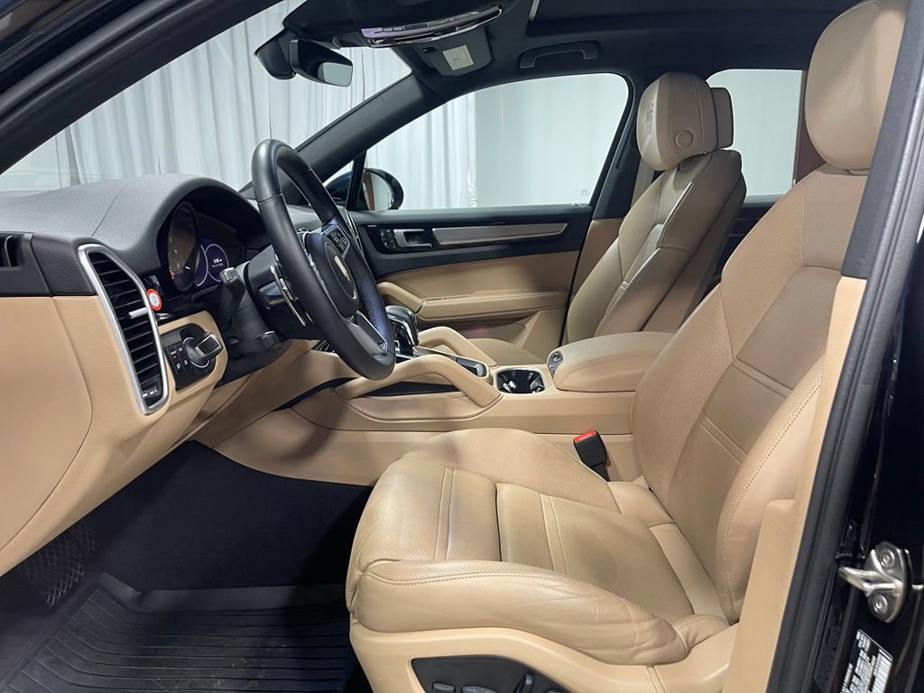 Used 2023 Porsche Cayenne AWD/4WD image 18