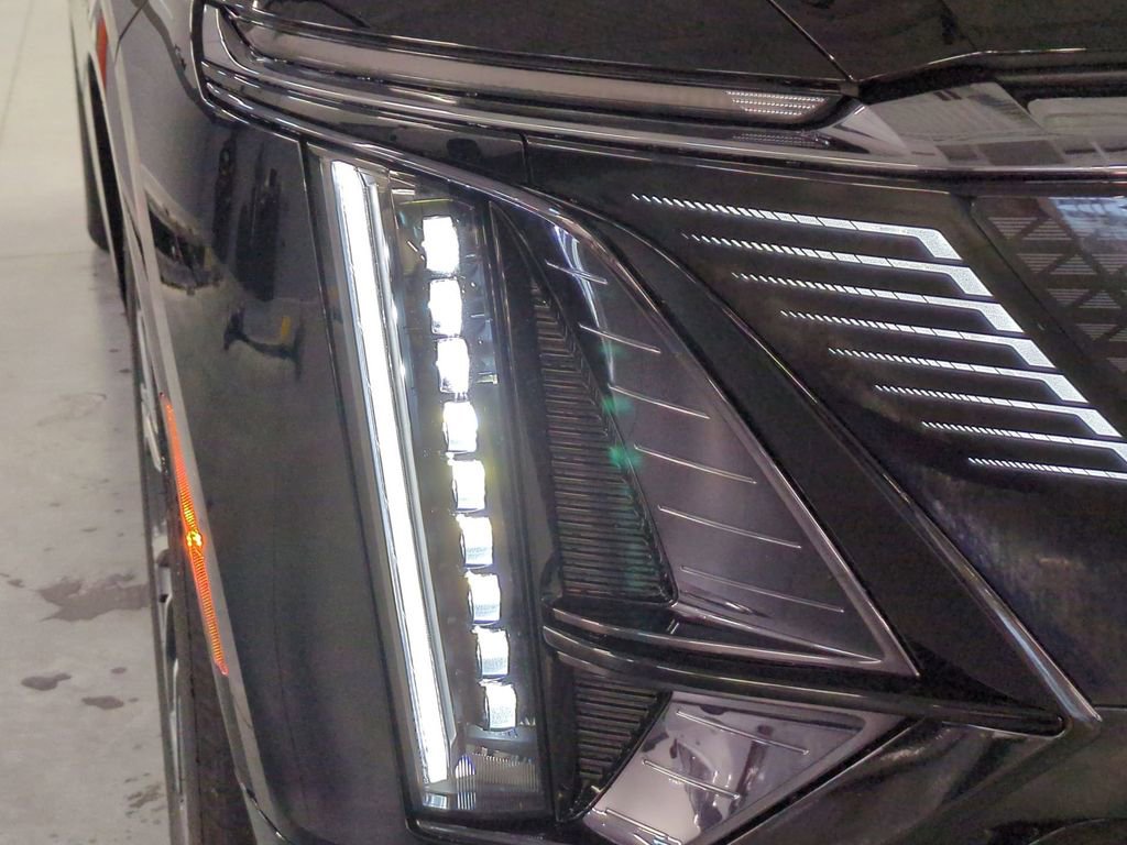 Used 2024 Cadillac Lyriq Sport image 9