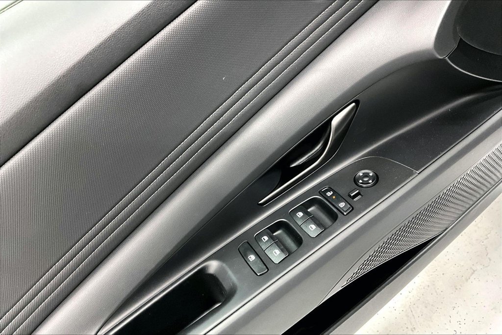 New 2026 Hyundai Elantra SEL Sport FWD image 18