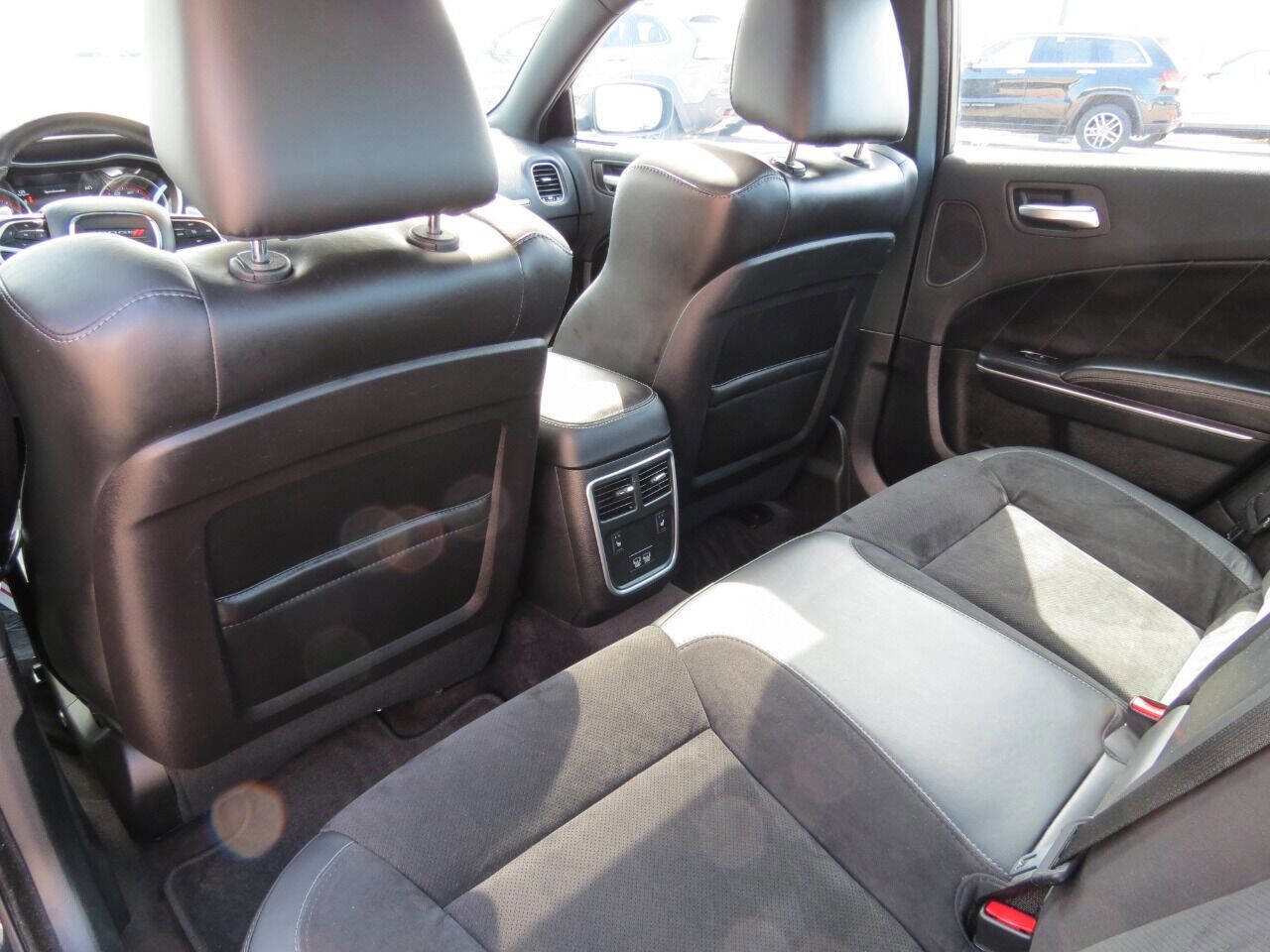 Used 2018 Dodge Charger GT image 35