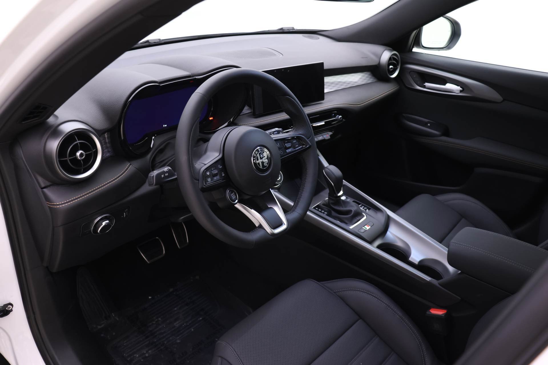 New 2025 Alfa Romeo Tonale w/ Premium Package image 6