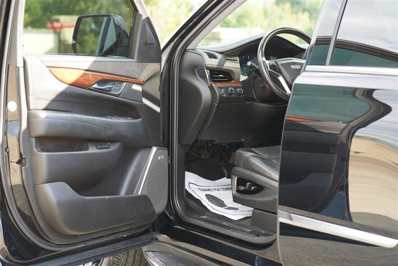 Used 2017 Cadillac Escalade Luxury AWD/4WD image 47
