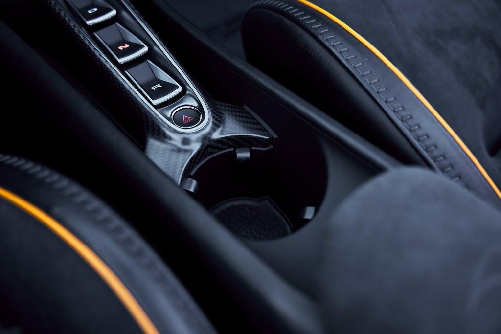 Used 2025 McLaren Artura Spider RWD image 65