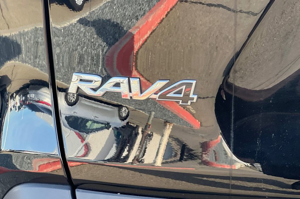 Certified 2025 Toyota RAV4 LE image 27