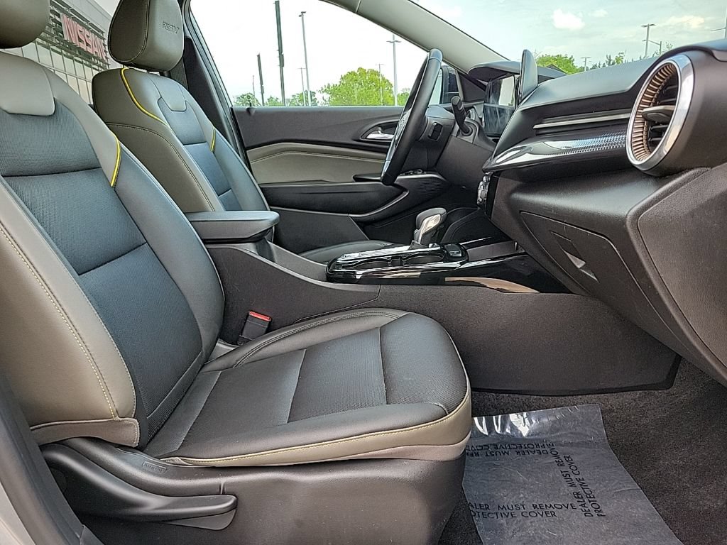 Used 2025 Chevrolet Trax ACTIV w/ Driver Confidence Package FWD image 15