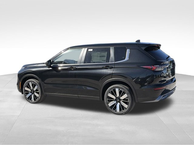 New 2026 Mitsubishi Outlander SE FWD image 3