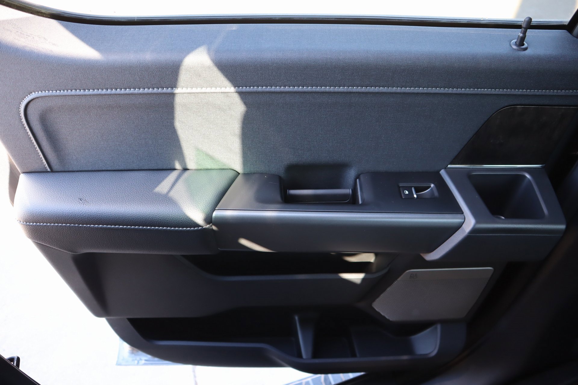 New 2026 Ford F350 Lariat w/ Black Appearance Package image 19