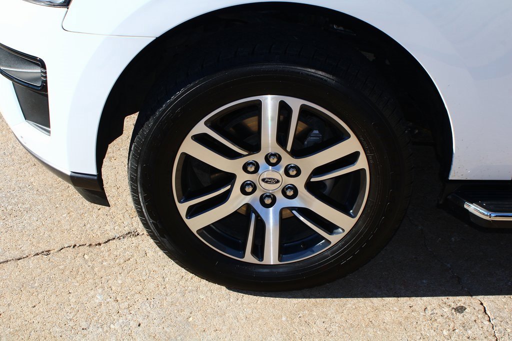 Used 2023 Ford Expedition Max XLT image 4