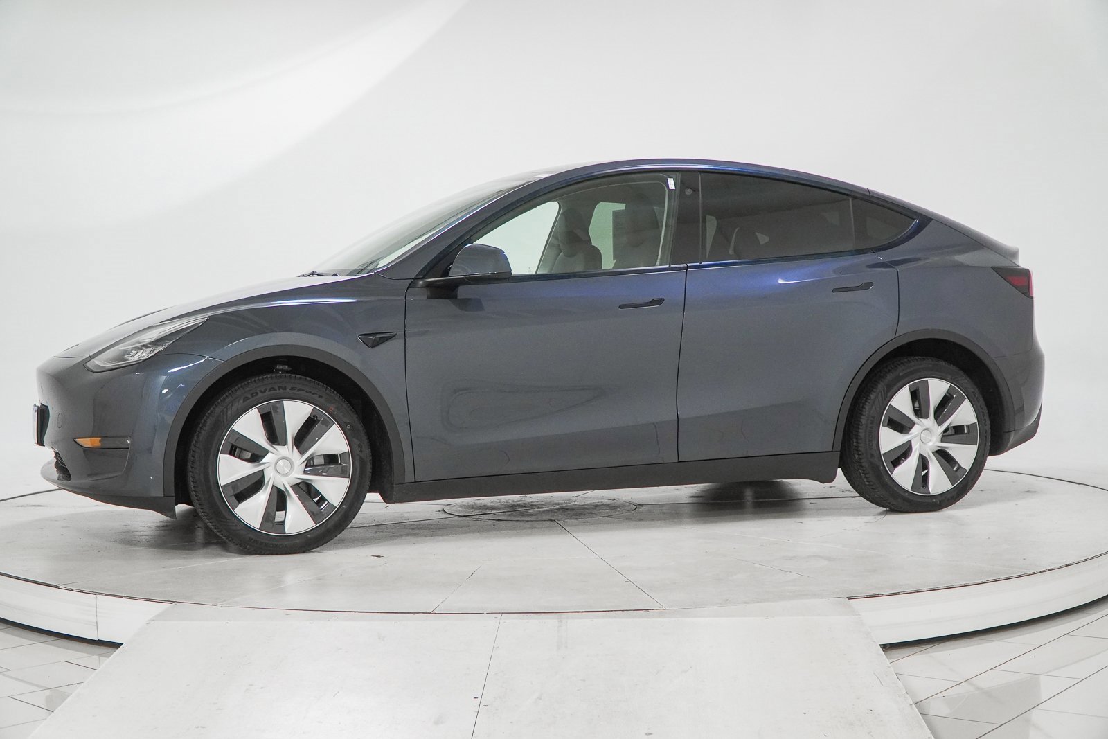 Used 2023 Tesla Model Y Long Range image 4