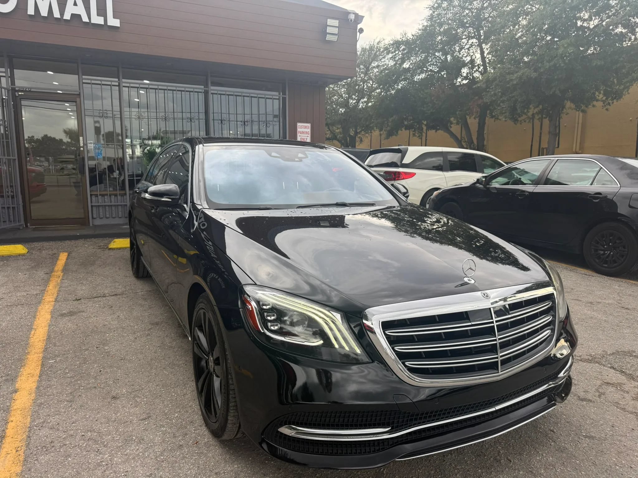 Used 2019 Mercedes-Benz S 560 4MATIC Sedan w/ Premium Package image 3