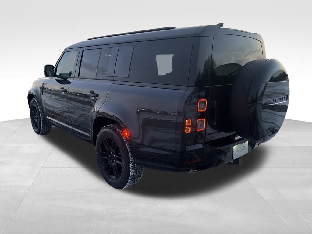 New 2026 Land Rover Defender 130 X-Dynamic SE image 3