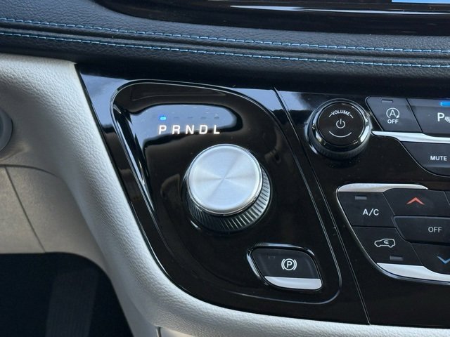 Certified 2021 Chrysler Pacifica Touring-L image 29