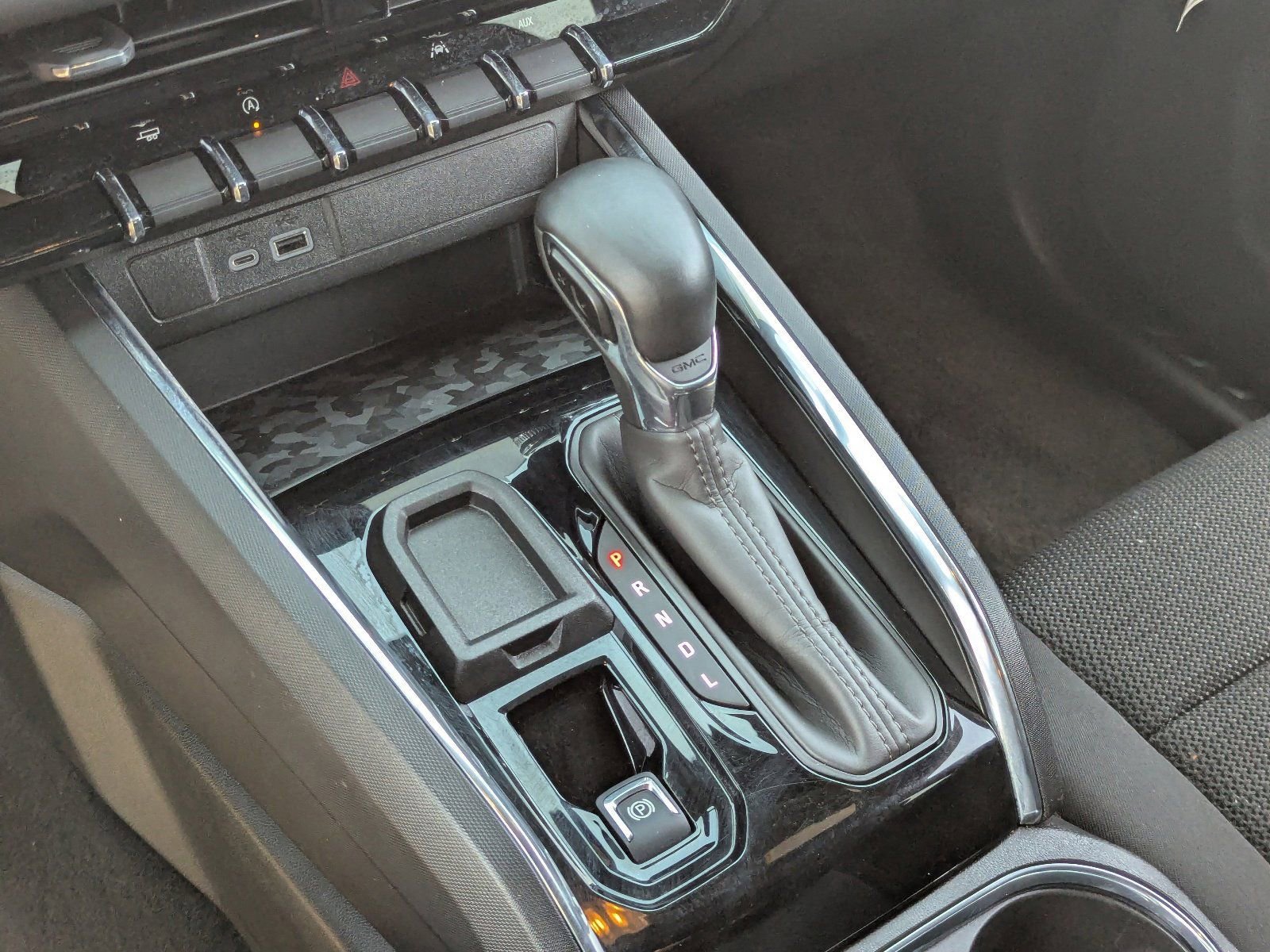 Used 2025 GMC Canyon Elevation image 32