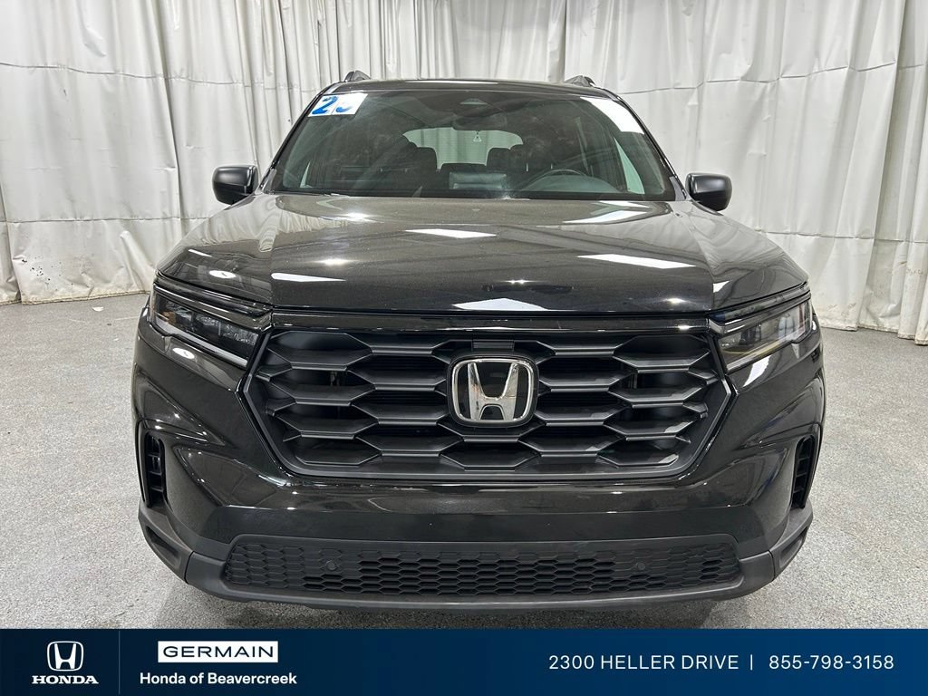 Used 2025 Honda Pilot Sport image 3