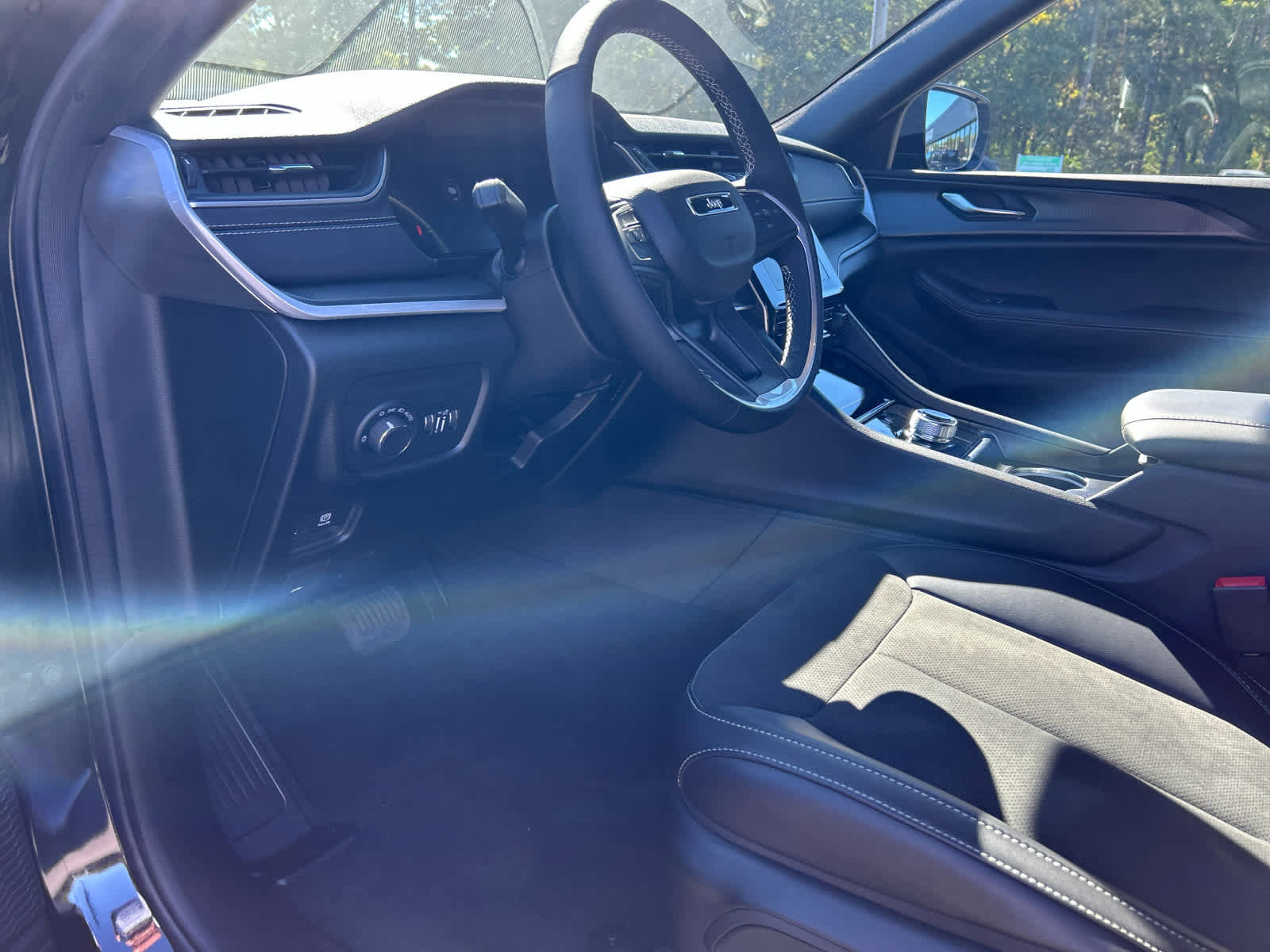 New 2025 Jeep Grand Cherokee Laredo image 19