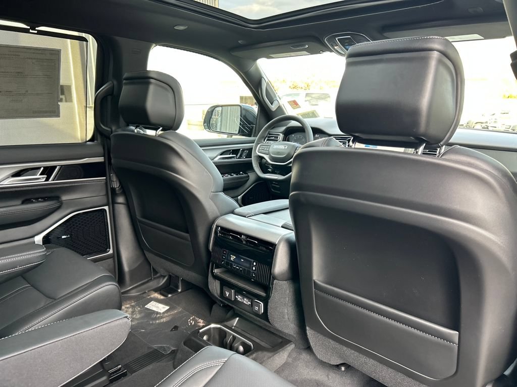 New 2026 Jeep Grand Wagoneer L Limited AWD/4WD image 33