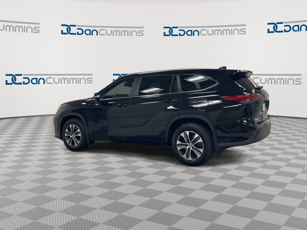 Used 2023 Toyota Highlander XLE AWD/4WD image 6