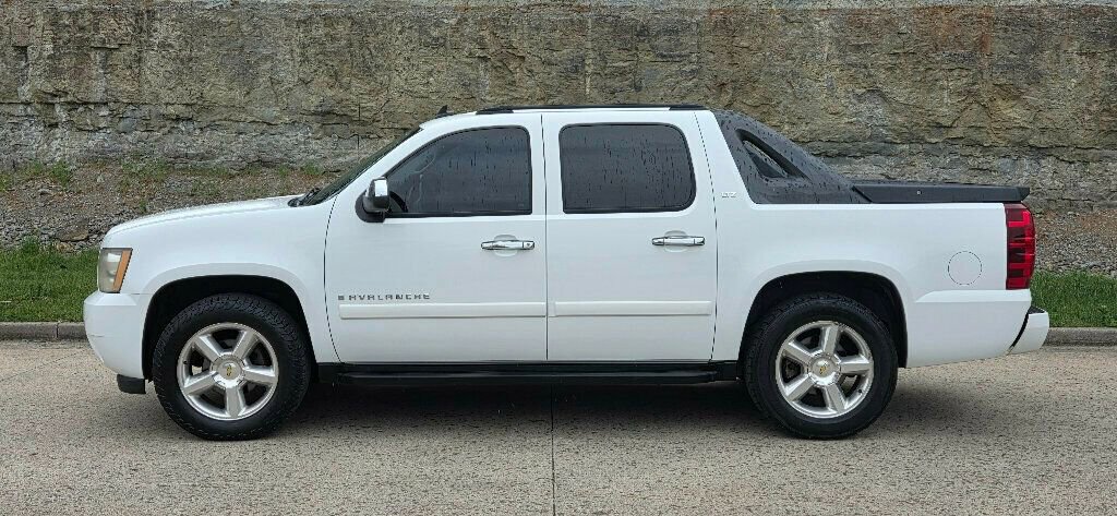 Used 2008 Chevrolet Avalanche LTZ w/ LTZ Preferred Equipment Group AWD/4WD image 3