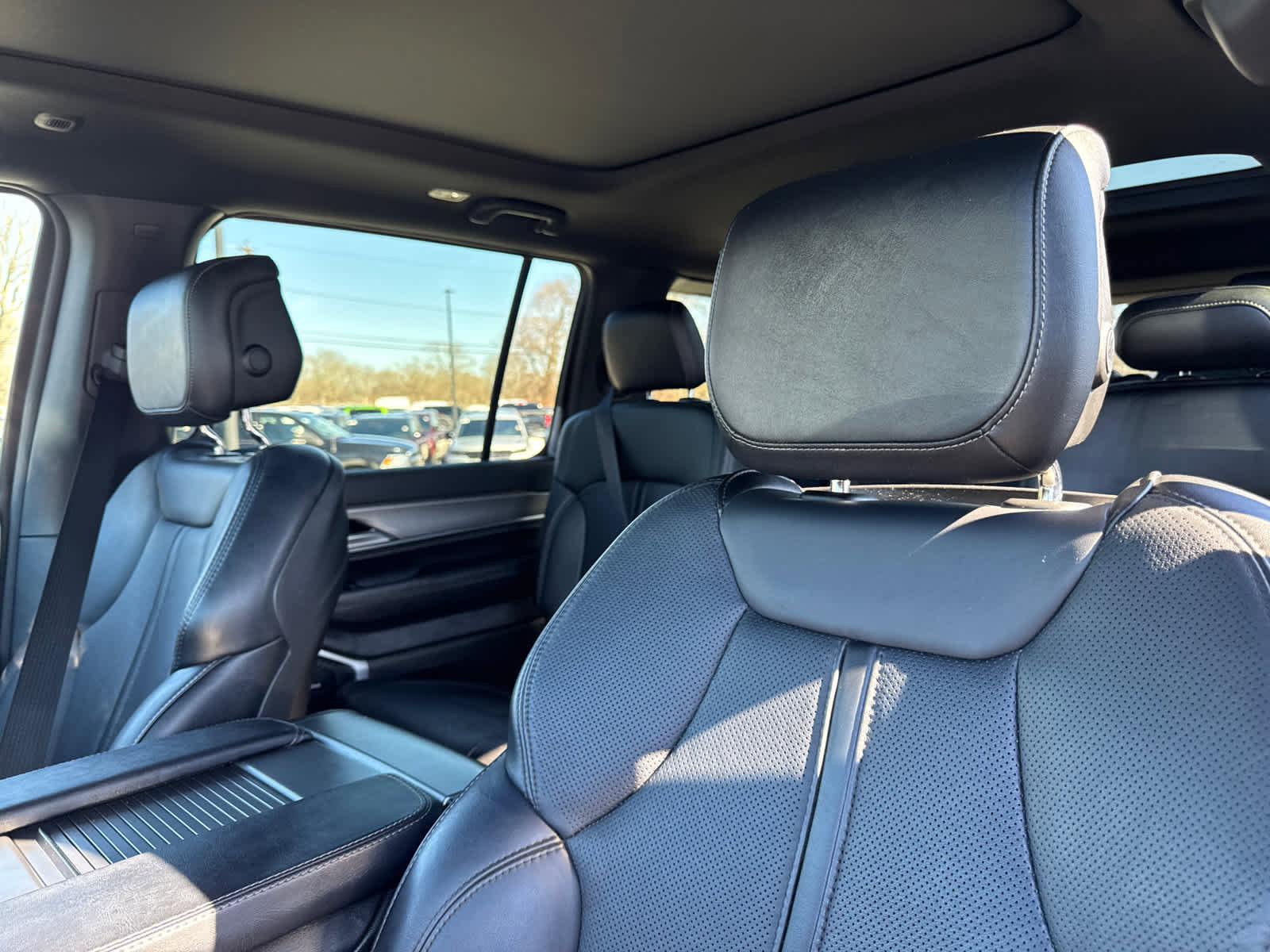 Used 2024 Jeep Wagoneer Series II image 15