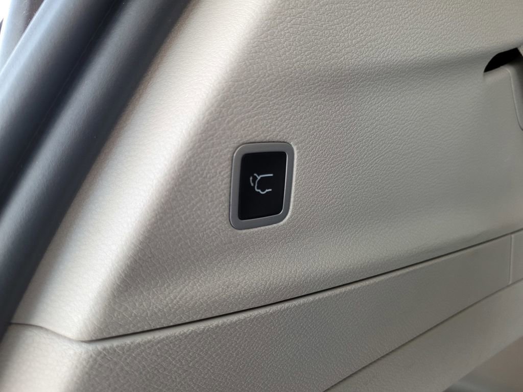 Used 2024 Chrysler Pacifica Touring-L image 26