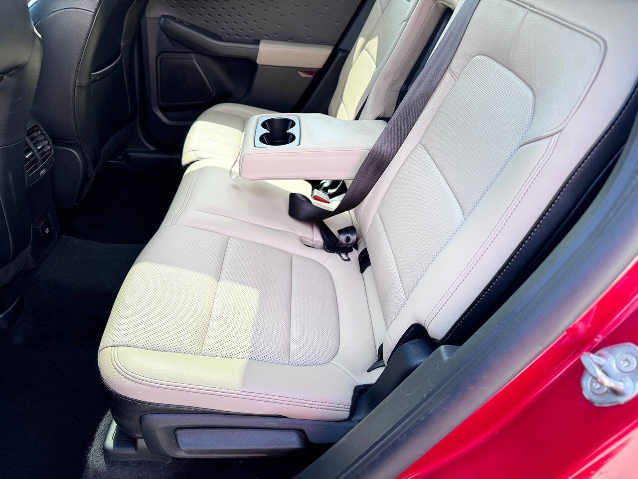 Used 2020 Ford Escape Titanium image 6