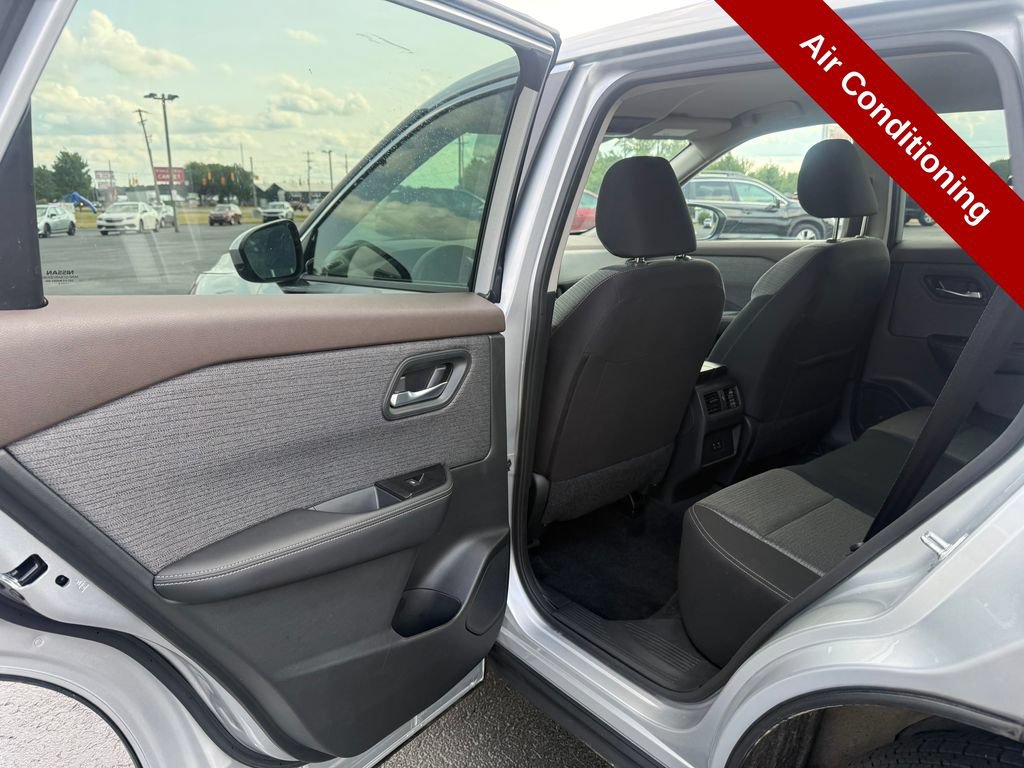 Used 2023 Nissan Rogue SV AWD/4WD image 29